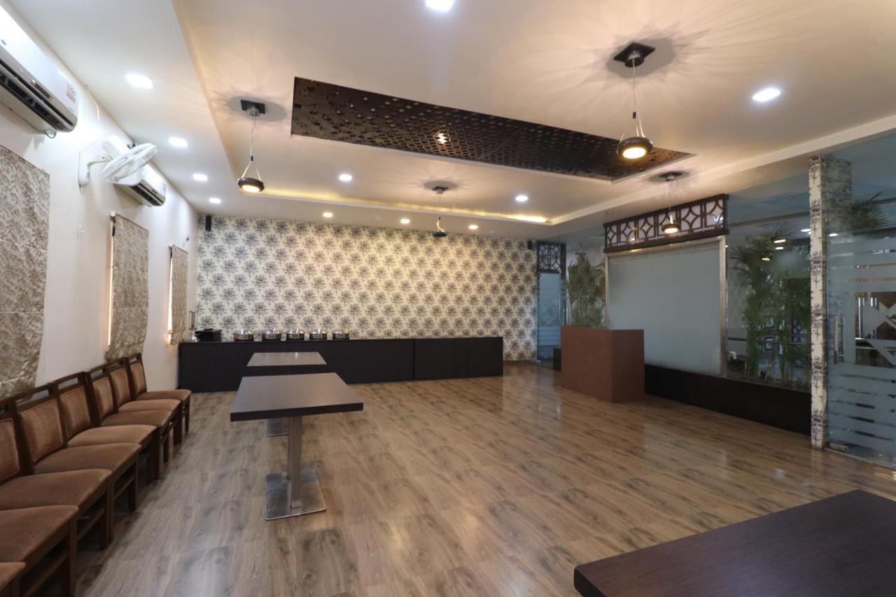 Oyo 29382 Golden Laurel Inn Deoria Exteriér fotografie